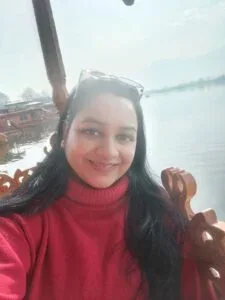 Student learning digital marketing strategies at Digital Vandana training program